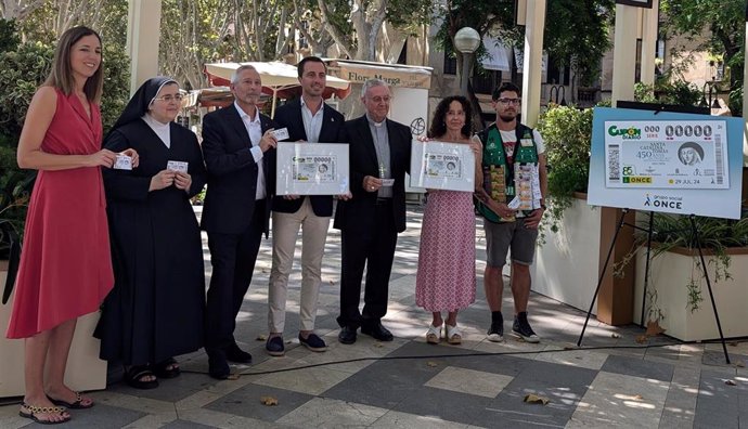 La consellera insular de Cultura y Patrimonio, Antònia Roca, el delegado de la ONCE en Baleares, José Antonio Toledo, el presidente insular, Llorenç Galmés, el obispo de Mallorca, Sebastià Taltavull, y la priora de Santa Magdalena, sor Pilar Fernández.