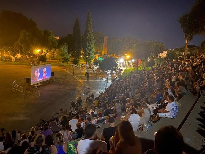 Proyección de la primera película del cine de verano de Alcalá de Guadaíra  (Sevilla) de 2024, 'Super Mario Bros'.
