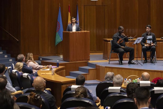 El ministro de Derechos Sociales, Consumo y Agenda 2030, Pablo Bustinduy, ha pedido este martes al Ayuntamiento de Madrid, liderado por José Luis Martínez Almeida, que dé un nuevo nombre, "que no haga daño", a la calle Marqués de la Ensenada.