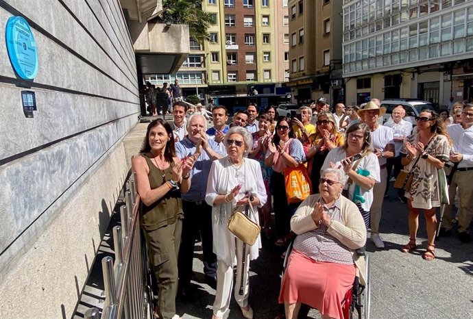 Descubrimiento de la placa con la que se incorpora a Joselito Llata a la Ruta de Ilustres Santander