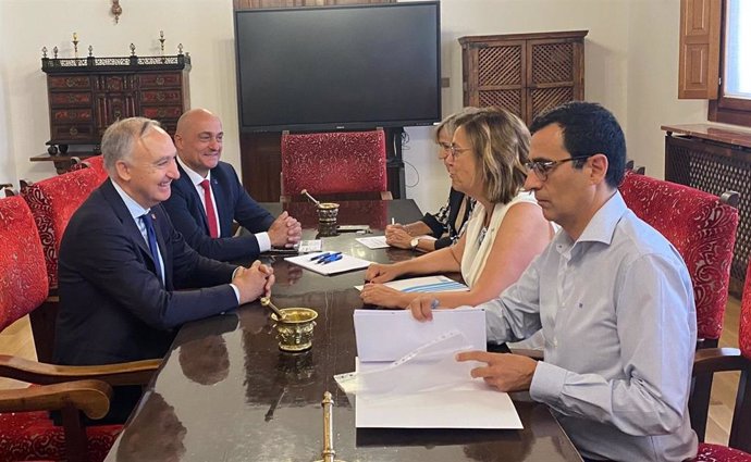 Reunión entre la Diputación y la Universidad de Valladolid.