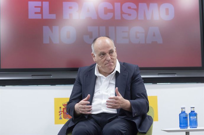 El presidente de LaLiga, Javier Tebas, interviene durante la presentación del balance de 'Este partido lo vamos a ganar', la campaña contra el racismo, en la sede de LaLiga, a 28 de junio de 2024, en Madrid (España). La campaña, en la que han colaborado d