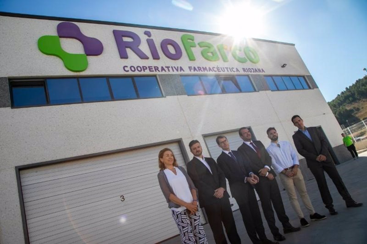 Capellán destaca la  capacidad de innovación y eficiencia  de Riofarco en la distribución farmacéutica