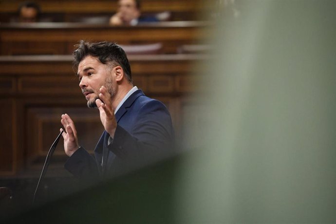 Archivo - El portavoz de ERC en el Congreso, Gabriel Rufián, interviene durante una sesión plenaria en el Congreso.