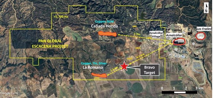 Figura 1 - El objetivo Bravo es una anomalía gravimétrica de 2 km x 1,2 km situada a 1,5 km al este del yacimiento de cobre-estaño-plata La Romana de Pan Global.