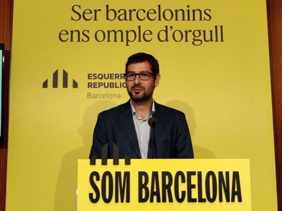 Archivo - El portavoz de ERC en el Ayuntamiento de Barcelona, Jordi Castellana, en rueda de prensa. ARCHIVO.