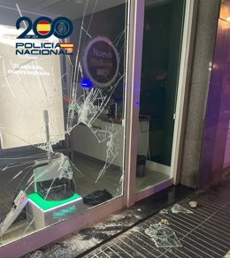 Daños ocasionados en el local donde el ahora detenido robó un electrodoméstico en Las Palmas de Gran Canaria