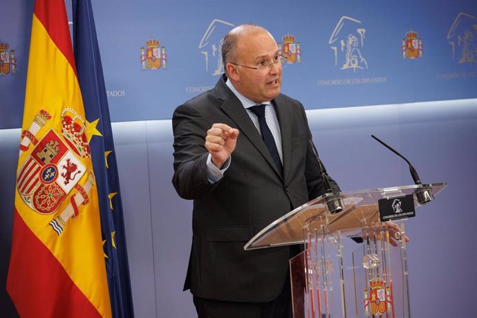 El portavoz del PP en el Congreso, Miguel Tellado, durante una rueda de prensa en el Congreso de los Diputados, a 16 de julio de 2024, en Madrid (España). Durante su comparecencia, Tellado, ha hablado sobre el ‘caso Begoña Gómez’ y los supuestos casos de 