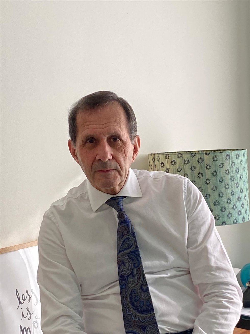 Archivo - Imagen del profesor de la US experto en el 'universo IA' Diego Barbadilla.