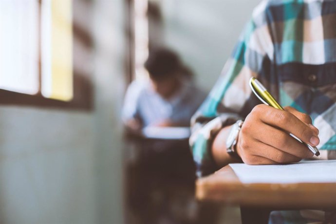 Archivo - Imagen de recurso de un estudiante en un aula.