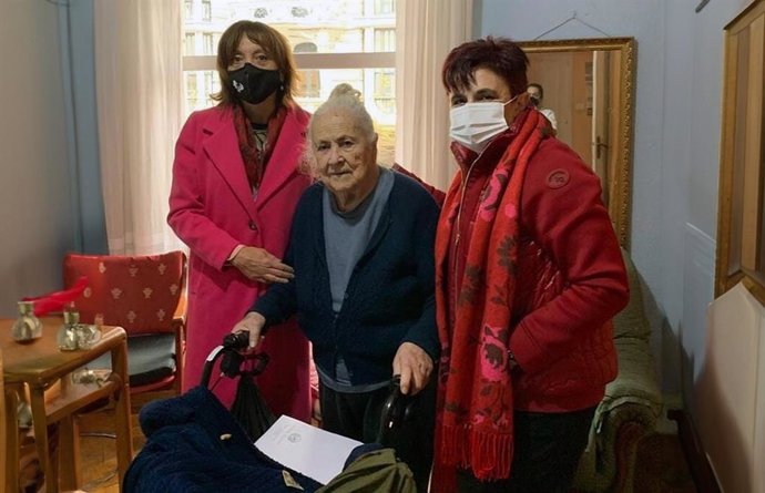 Magdalena Barrenetxea EHUko ordezkariekin