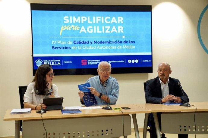 El presidente de Melilla, Juan José Imbroda, en el centro