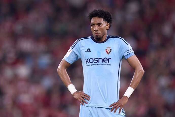 Archivo - Johan Mojica of CA Osasuna looks on during the LaLiga EA Sports match between Athletic Club and CA Osasuna at San Mames on May 11, 2024, in Bilbao, Spain.