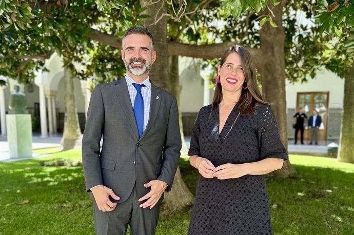 Araceli Cabello con Ramón Fernández-Pacheco.