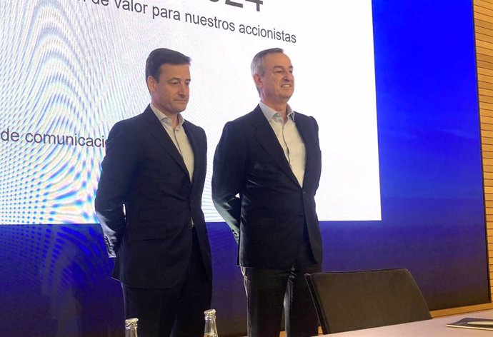 El consejero delegado de Banco Sabadell, César Gónzalez-Bueno, y el director financiero, Leopoldo Alvear.