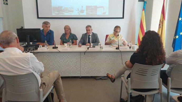 El conseller d'Agricultura ha intervingut a la reunió de la Mesa de Qualitat Diferenciada de la Comunitat Valenciana amb representants dels Consells Reguladors i del Comit d'Agricultura Ecolgica de la Comunitat Valenciana