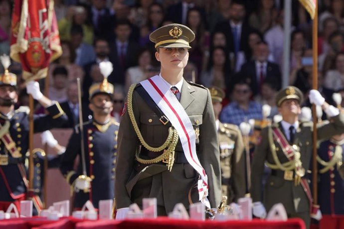 La Princesa Leonor durante la entrega de los Reales Despachos de empleo y nombramientos a los nuevos oficiales del Ejército de Tierra