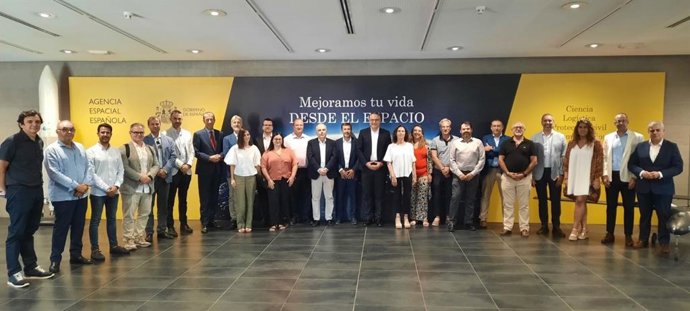 Representación de empresas del clúster se reúnen con la Agencia Espacial Española.