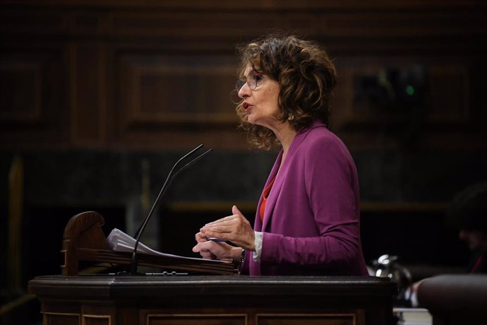 La vicepresidenta primera y ministra de Hacienda, María Jesús Montero, durante una sesión plenaria extraordinaria, en el Congreso de los Diputados, a 23 de julio de 2024, en Madrid (España). El Pleno del Congreso elige hoy, 23 de julio, a los diez nuevos 