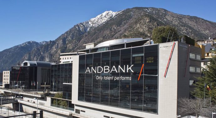 Archivo - Arxivo - Vista de la seu central d'Andbank a Andorra