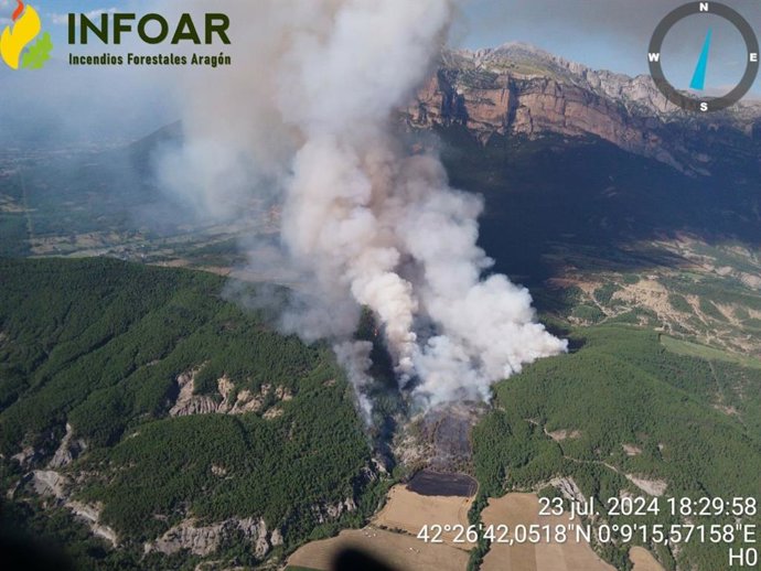 Son ya tres los núcleos desalojados debido al incendio