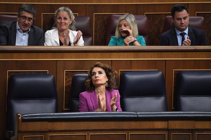 La vicepresidenta primera y ministra de Hacienda, María Jesús Montero, durante una sesión plenaria extraordinaria, en el Congreso de los Diputados, a 23 de julio de 2024, en Madrid (España). El Pleno del Congreso elige hoy, 23 de julio, a los diez nuevos 