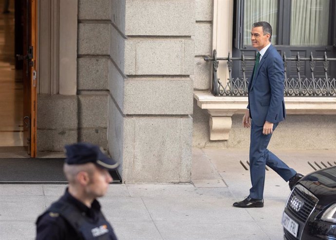 El presidente del Gobierno, Pedro Sánchez, a su llegada a una sesión extraordinaria en el Congreso de los Diputados, a 17 de julio de 2024, en Madrid (España). 