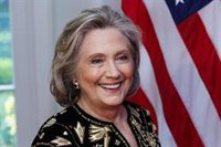 Hillary Clinton advierte que Harris se enfrenterá al "sexismo y los dobles estándares" durante la campaña