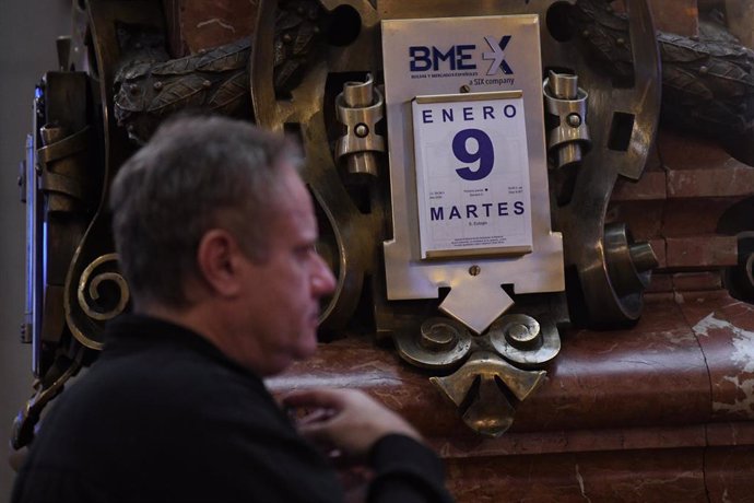 Archivo - Calendario a día 9 de enero, en el Palacio de la Bolsa, a 9 de enero de 2024, en Madrid (España). 