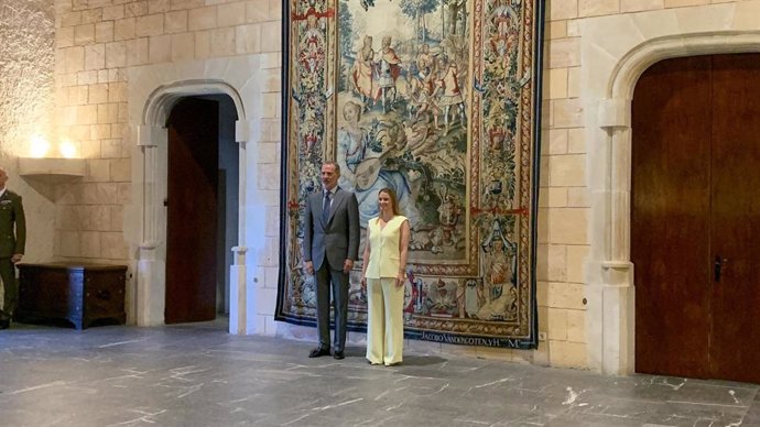 El Rey Felipe VI recibe en audiencia a la presidenta del Govern balear, Marga Prohens.