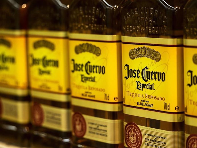 Archivo - Botellas de tequila José Cuervo