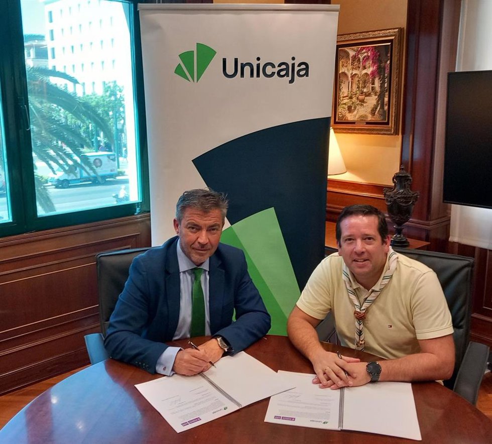 El convenio ha sido firmado por parte de Unicaja por el director territorial de Málaga, Francisco José Reguera Nieto, y por parte de ASDE Scouts de Andalucía, por su presidente, Joaquín Muñoz Moreno.