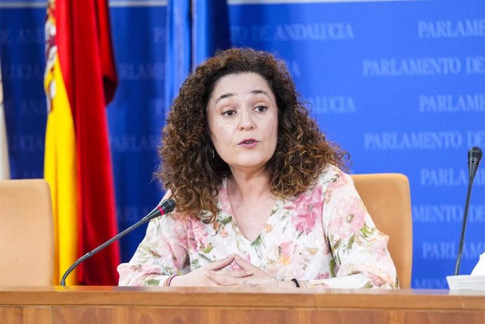 La portavoz del Grupo Por Andalucía, Inmaculada Nieto, durante la ronda de ruedas de prensa de portavoces de los grupos parlamentarios en el Parlamento de Andalucía, a 24 de julio de 2024 en Sevilla (Andalucía, España). Los portavoces de los grupos parlam