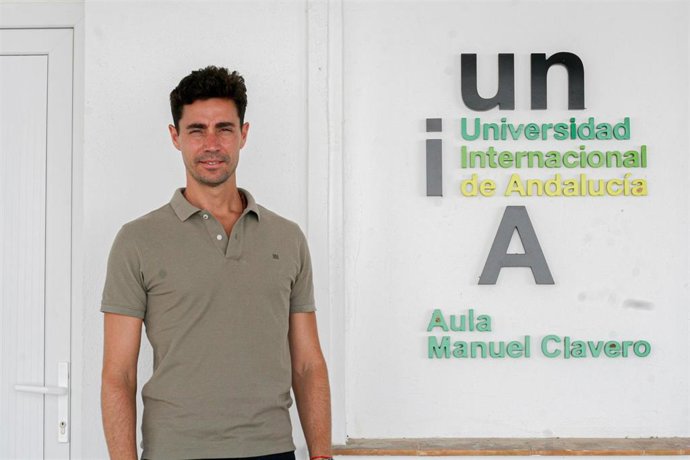 El profesor Joaquín Alonso Montesinos en la sede de la UNIA en Santa María de La Rábida (Huelva).