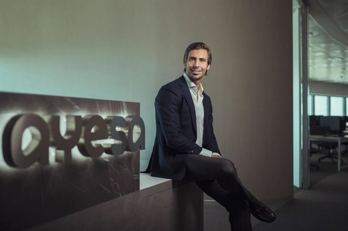 Nicolás Costábile es doctor en Derecho y Ciencias Sociales por la Universidad de la República de Montevideo (Uruguay).