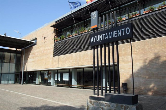 Archivo - Exterior del Ayuntamiento de Camas en Sevilla. Imagen de archivo.