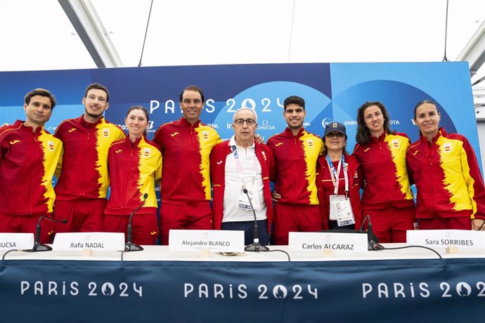 David Ferrer, Pablo Carreño, Cristina Bucsa, Rafael Nadal, Carlos Alcaraz, Sara Sorribes y Anabel Medina  junto a Alejandro Blanco