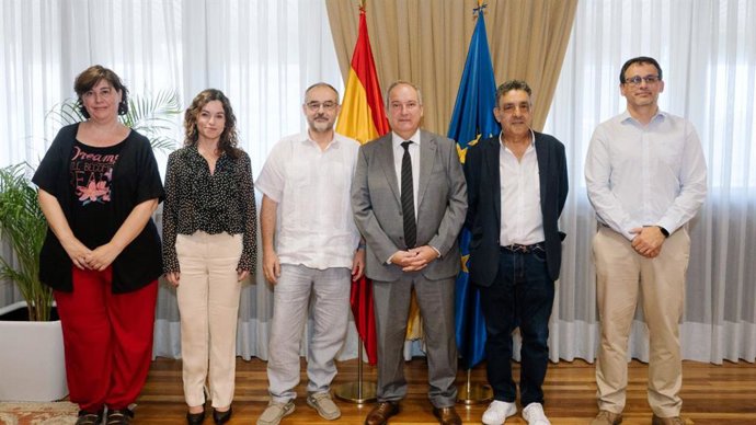 Los sindicatos lamentan ante Hereu el reparto injusto de los beneficios del sector turístico.