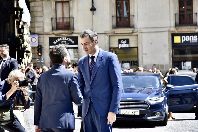 El presidente de la Generalitat, Pere Aragonès, recibe al presidente del Gobierno, Pedro Sánchez.