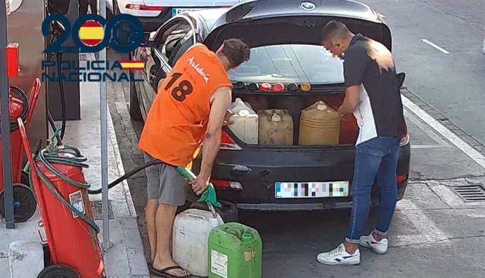 Cae una banda con doce detenidos en Sevilla por estafar 150.000 euros en gasoil a una empresa de transportes.