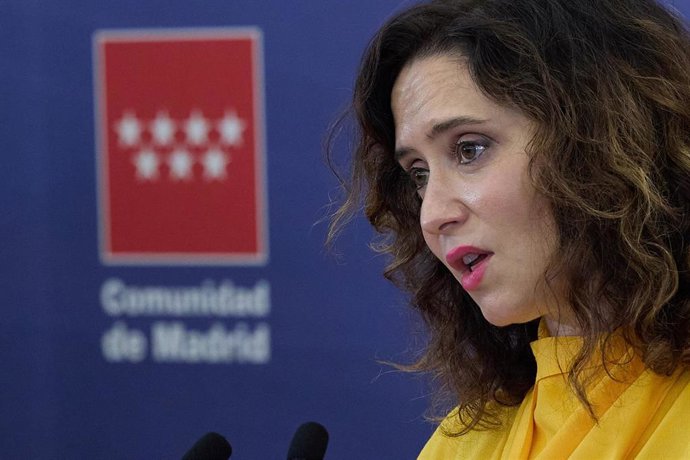 La presidenta de la Comunidad de Madrid, Isabel Díaz Ayuso, interviene durante su visita a las instalaciones de la nueva Oficina Central de Atención al Ciudadano en la Carrera de San Jerónimo, a 28 de junio de 2024, en Madrid (España). 