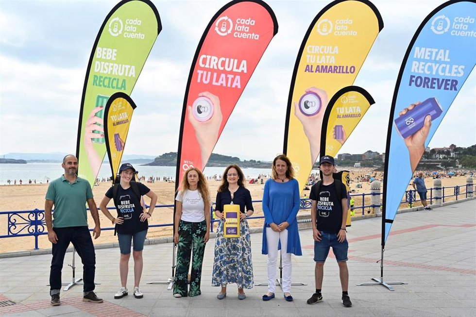 El Ayuntamiento de Santander, en colaboración con la fundación internacional Cada Lata Cuenta, se ha sumado a la campaña 'Tu Lata al Amarillo'