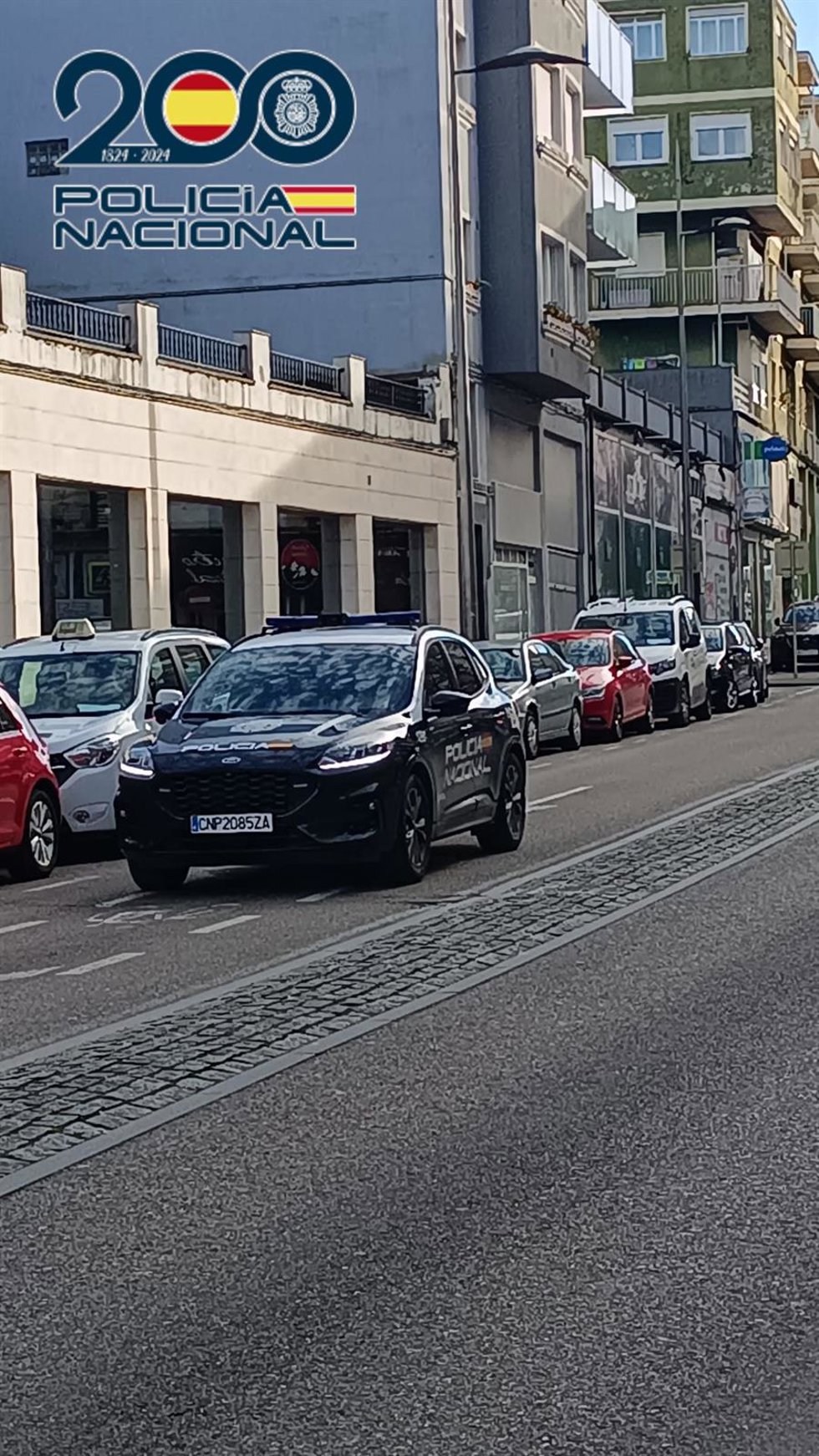 Coche de la Policía Nacional en Torrelavega