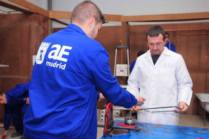 Un trabajador en proceso de inserción laboral