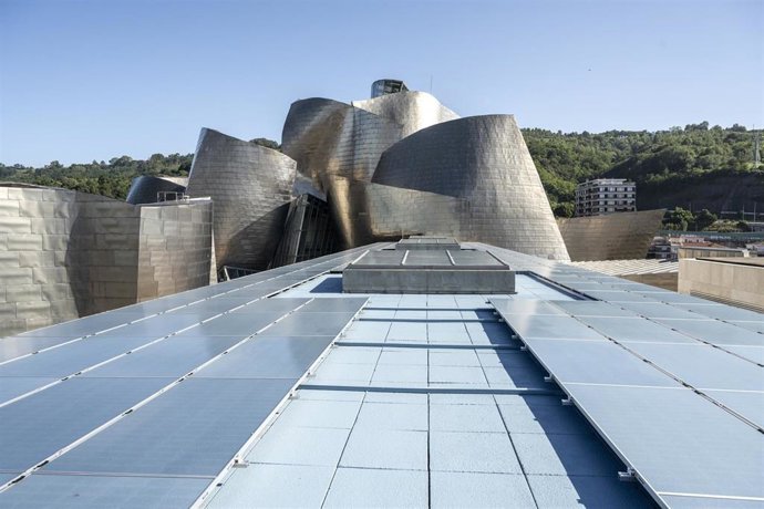 Placas solares en las azoteas del Museo Guggneheim Bilbao