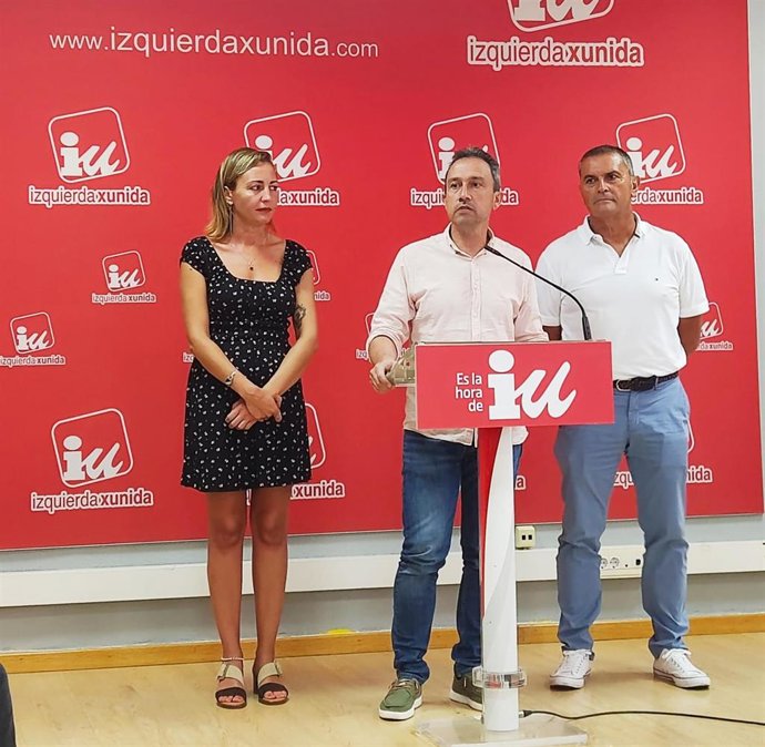 La diputada Delia Campomanes, el secretario de IU Ovidio Zapico y el alcalde de Morcín, Maximino García.