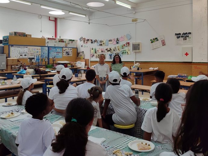 La Junta destaca el refuerzo educativo en la escuela de verano de La Plata, Padre Pío y Palmete (Sevilla).