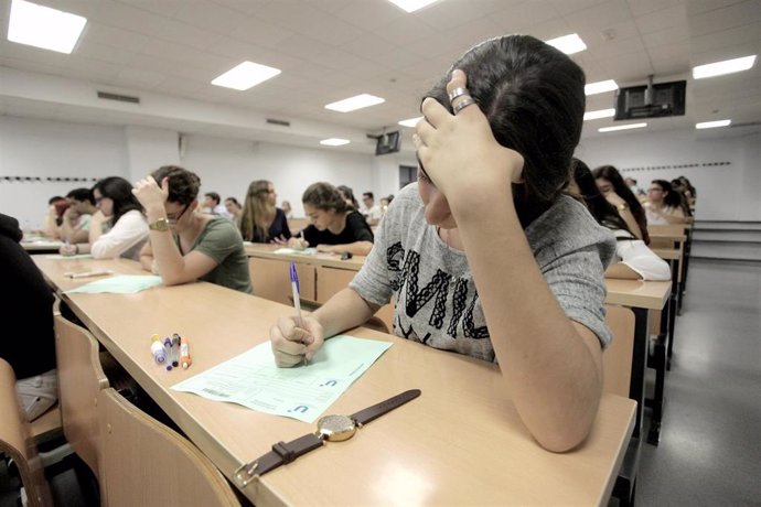 La US concede más de un millón de euros en ayudas al estudio a cerca de 1.600 estudiantes.