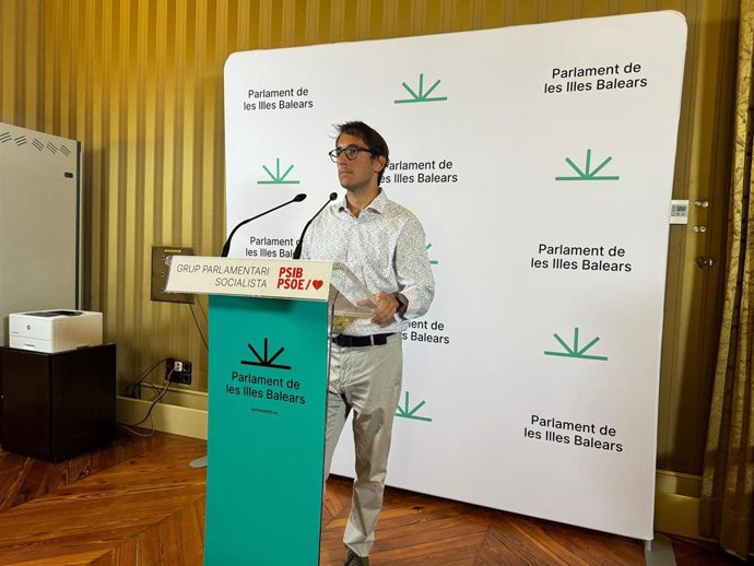 El portavoz del PSIB en el Parlament, Iago Negueruela.