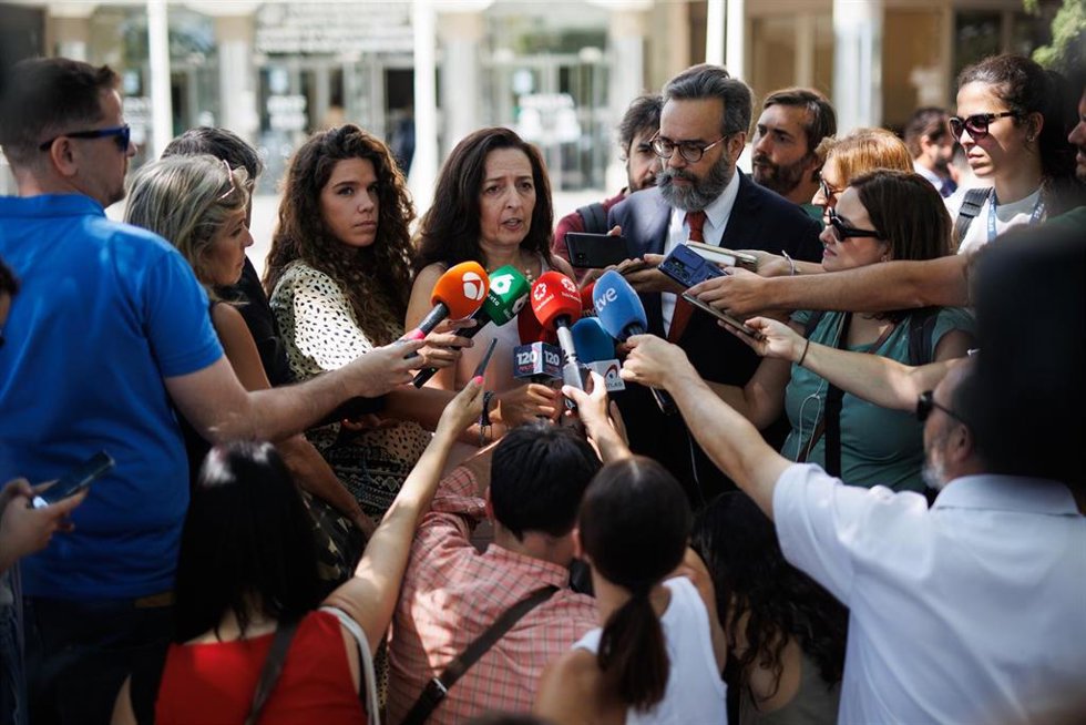 La coordinadora nacional jurídica de VOX, Marta Castro, atiende a medios a su llegada a los Juzgados de Plaza de Castilla por el caso Begoña, a 15 de julio de 2024, en Madrid (España). El juez Juan Carlos Peinado toma declaración hoy a dos testigos por 